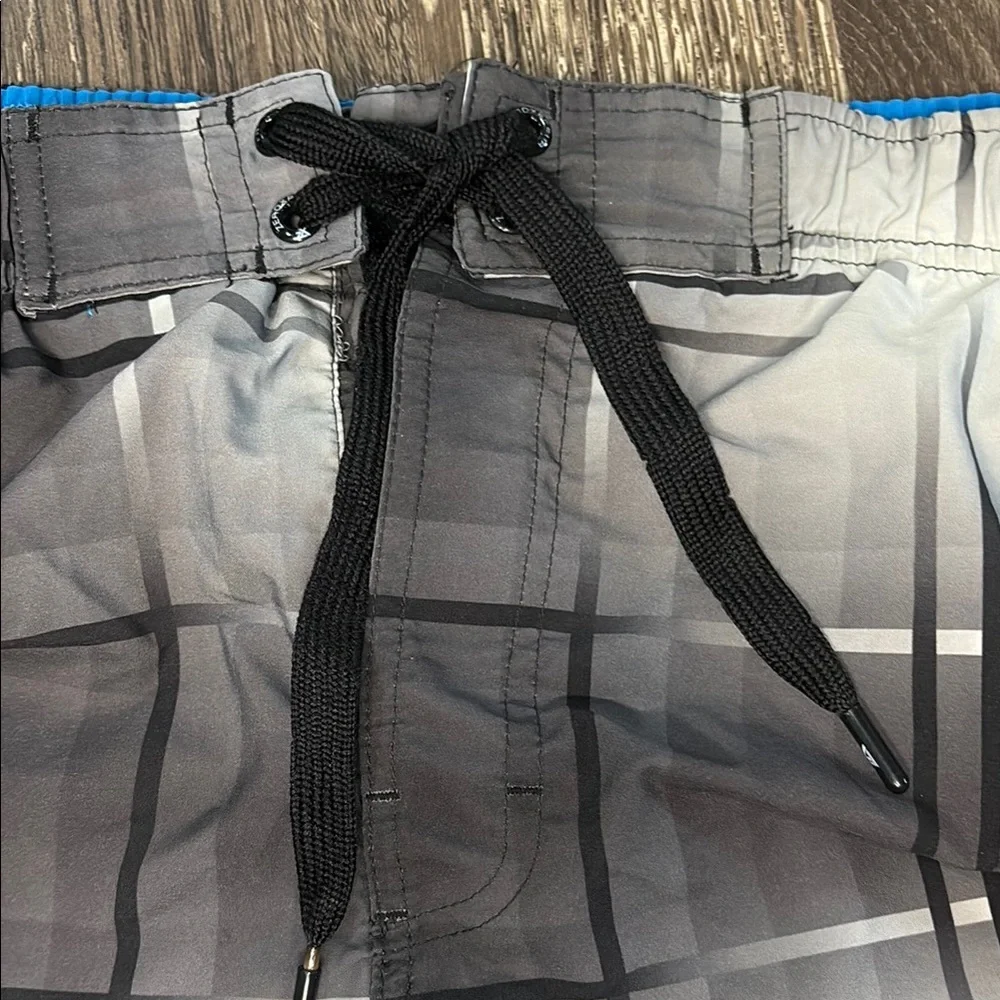 ZeroXposur Men's Gray Swim Shorts with bright blue waistband size XL